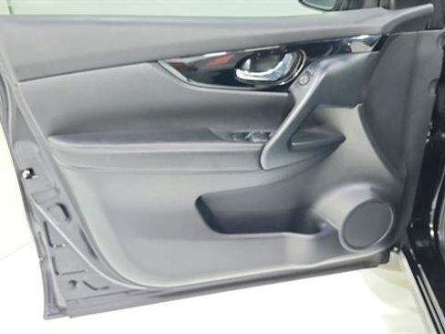 Certified 2022 Nissan Rogue Sport SL FWD image 22
