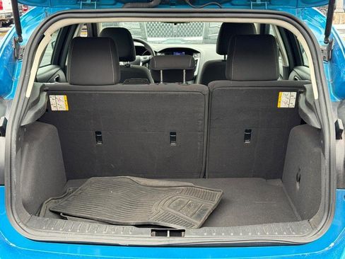 Used 2013 Ford Focus SE w/ SE Winter Pkg image 8