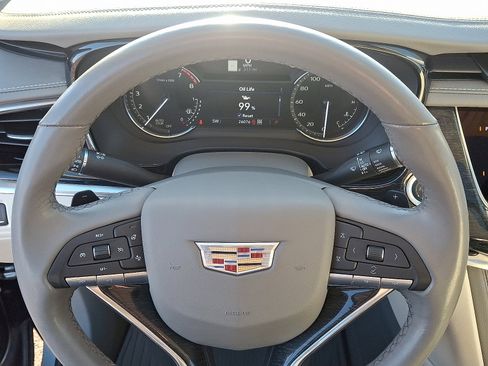 Used 2023 Cadillac XT6 Premium Luxury image 13