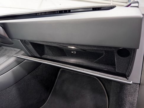 Used 2025 Tesla Model 3 Long Range AWD/4WD image 18