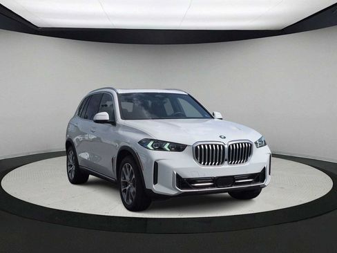 Used 2026 BMW X5 xDrive40i w/ Parking Assistance Package AWD/4WD image 2