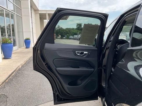 Certified 2024 Volvo XC60 B5 Plus w/ Protection Package Premier AWD/4WD image 25