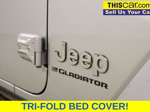 Used 2023 Jeep Gladiator Overland AWD/4WD image 14