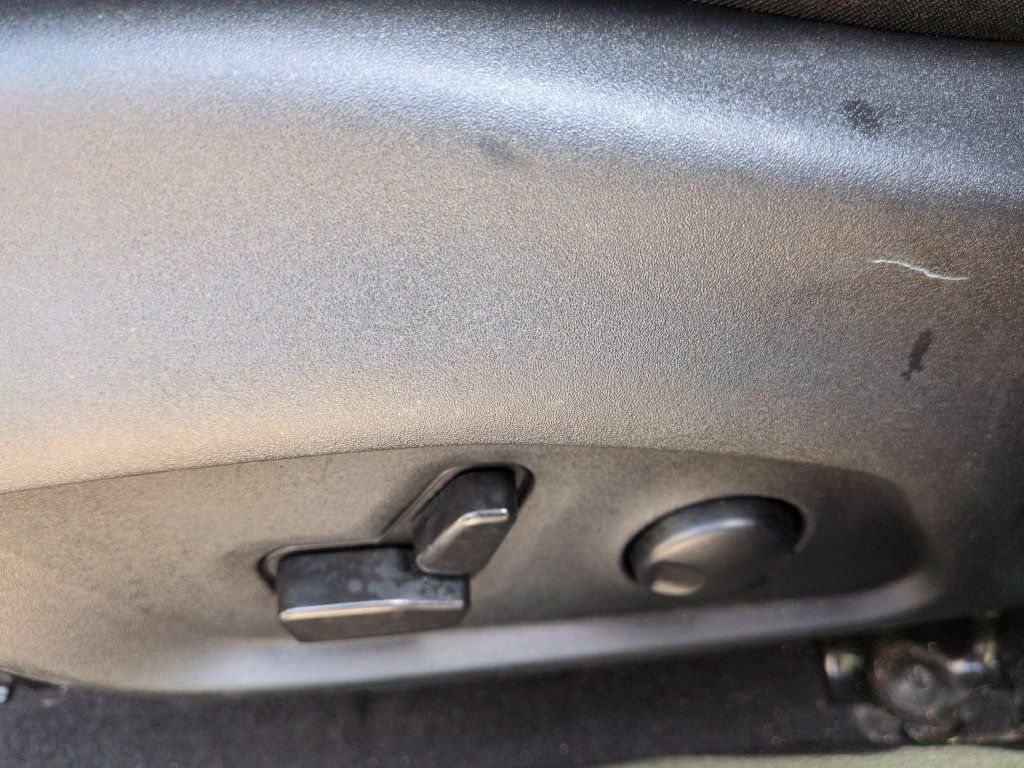 Used 2025 Jeep Compass Latitude w/ Sun & Sound Group AWD/4WD image 14