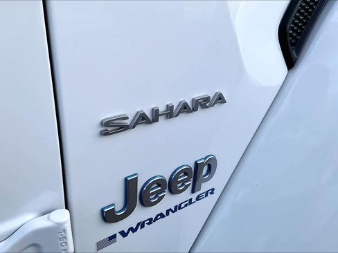 Used 2023 Jeep Wrangler Sahara w/ Cold Weather Group image 9