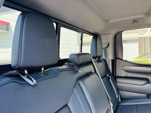 Used 2022 Chevrolet Silverado 1500 LT Trail Boss w/ LT Trail Boss Premium Package image 36