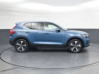 Used 2024 Volvo XC40 B5 Plus AWD/4WD video 3