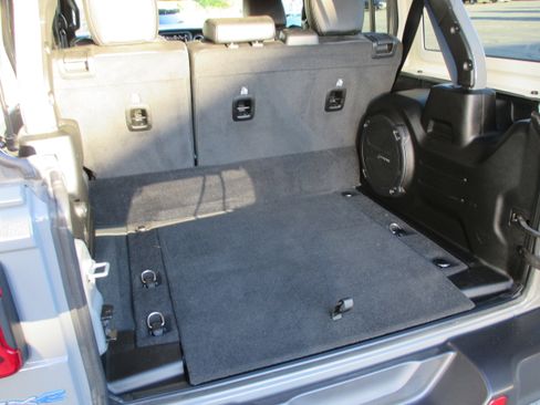 Used 2022 Jeep Wrangler Unlimited Sahara w/ Cold Weather Group image 9