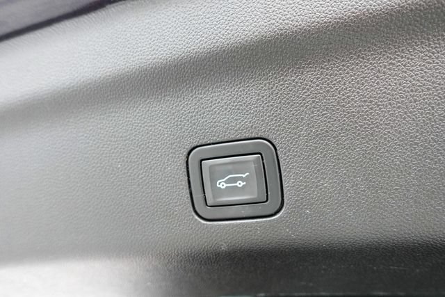 Used 2024 GMC Yukon XL Denali AWD/4WD image 33