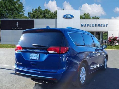 Used 2020 Chrysler Pacifica Touring-L image 4