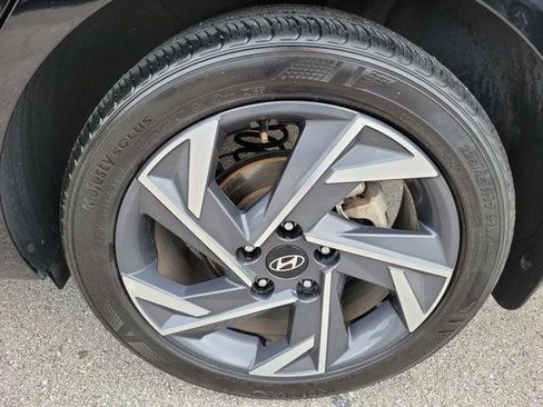 Certified 2025 Hyundai Elantra Sport FWD image 9