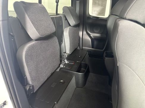 Used 2016 Toyota Tacoma TRD Sport image 16