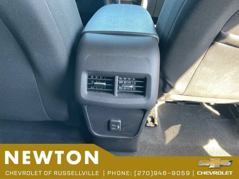 Used 2024 Chevrolet Equinox LT w/ LPO, Floor Liner Package FWD image 31