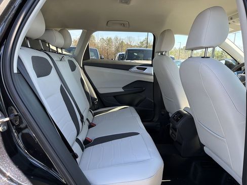 New 2026 Volkswagen Taos SE FWD image 15