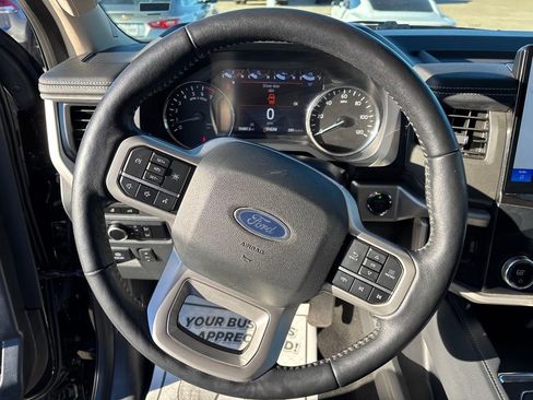 Used 2024 Ford Expedition XLT image 15