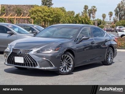 Used 2025 Lexus ES 300h w/ Luxury Package