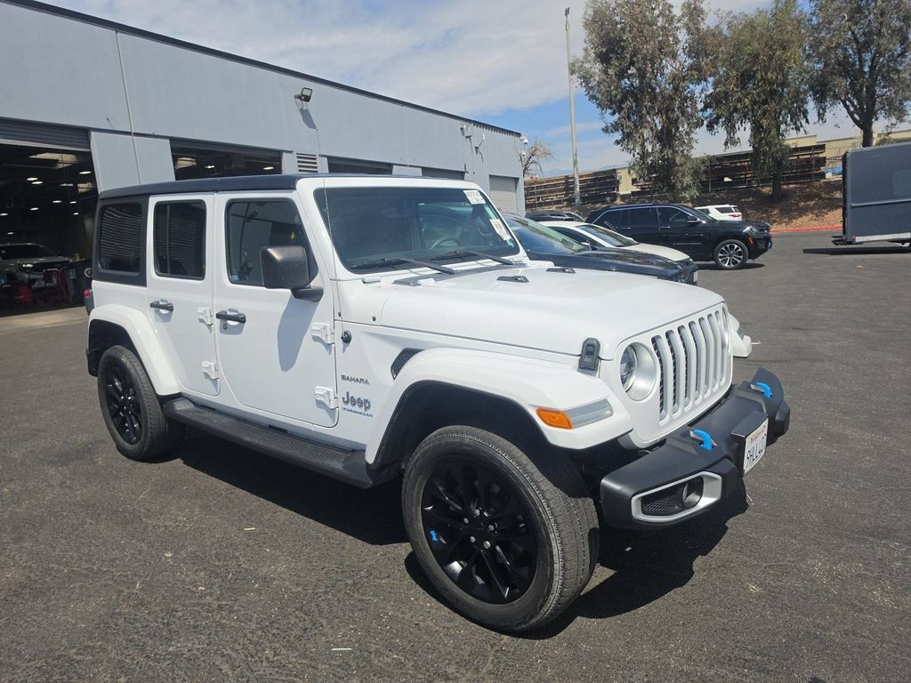 Used 2023 Jeep Wrangler Unlimited Sahara AWD/4WD image 3
