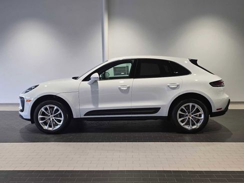 Used 2025 Porsche Macan image 2