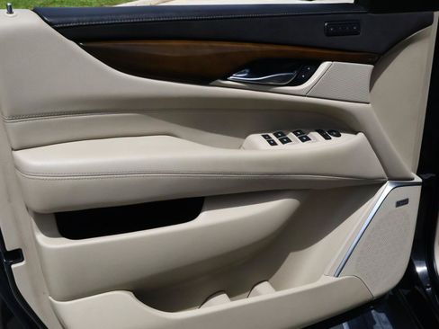 Used 2019 Cadillac Escalade Premium Luxury AWD/4WD image 22