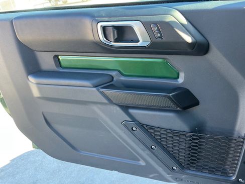 Used 2025 Ford Bronco Badlands image 18