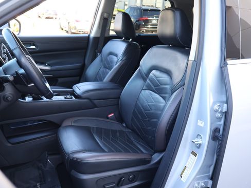 Used 2022 Nissan Pathfinder Platinum w/ Cargo Package image 2