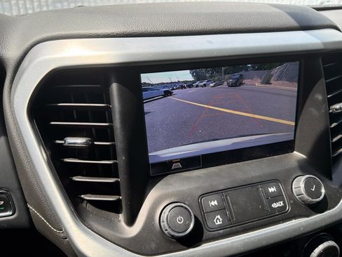 Used 2023 GMC Acadia SLT w/ Preferred Package AWD/4WD image 10