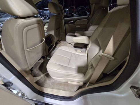 Used 2010 GMC Yukon SLT w/ SLT Chrome Package image 24