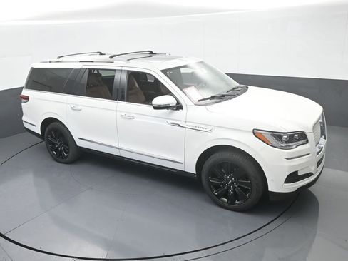 Used 2023 Lincoln Navigator L Reserve w/ Monochromatic Package image 69