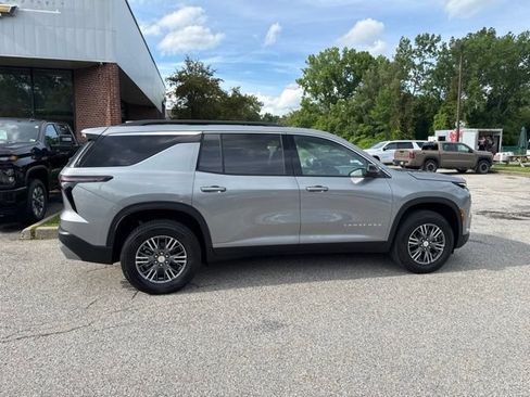 New 2026 Chevrolet Traverse LT w/ Driver Confidence Package AWD/4WD image 9