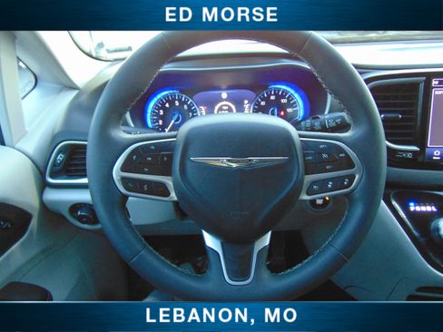 Used 2024 Chrysler Pacifica Touring-L image 22