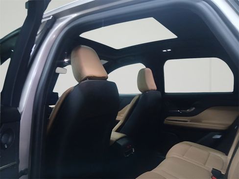 Used 2021 Lincoln Corsair Reserve image 21