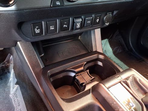 Used 2021 Toyota Tacoma TRD Off-Road w/ Technology Package image 15