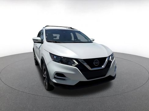 Used 2022 Nissan Rogue Sport SL image 3