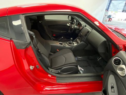 Used 2020 Nissan 370Z Coupe RWD image 22