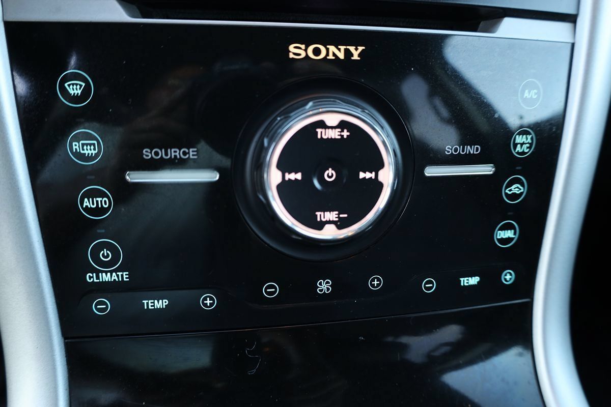 Used 2013 Ford Edge Limited FWD image 25