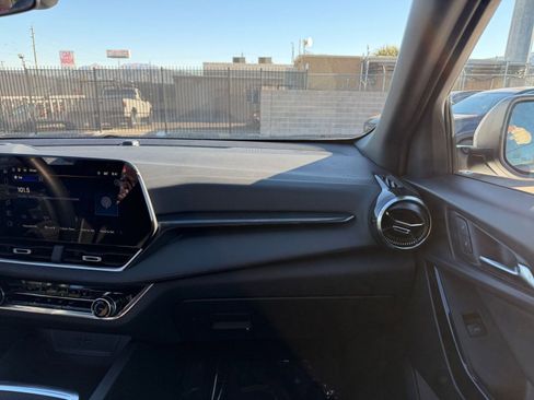 Used 2025 Chevrolet Equinox LT image 33