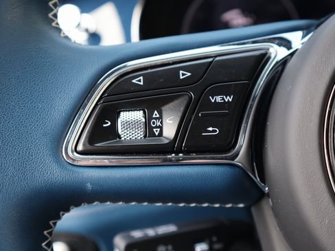 Certified 2023 Bentley Bentayga image 30