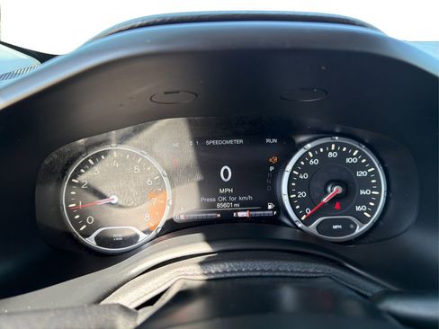 Used 2017 Jeep Renegade Limited image 16
