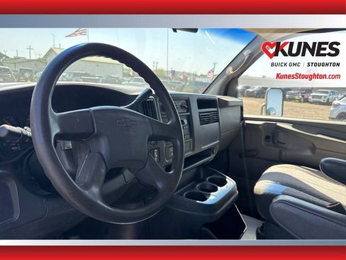 Used 2004 Chevrolet Express 3500 w/ Chrome Appearance Package RWD image 15