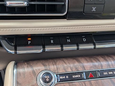 Used 2020 Lincoln Aviator Reserve w/ Equipment Group 202A AWD/4WD image 24