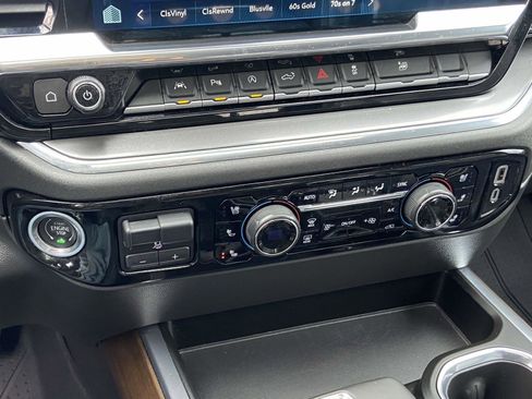 Used 2023 Chevrolet Silverado 1500 High Country w/ High Country Premium Package image 18