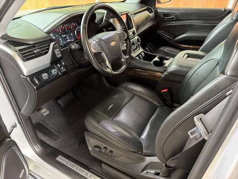 Used 2019 Chevrolet Tahoe LT w/ Luxury Package AWD/4WD image 2