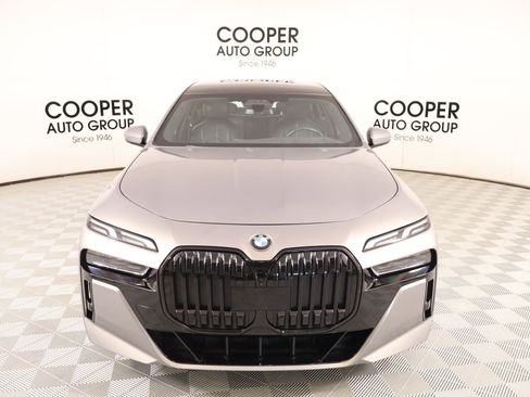 Certified 2023 BMW 740i RWD image 10