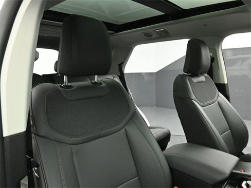 Certified 2025 Ford Explorer Active w/ Active Comfort Package image 33
