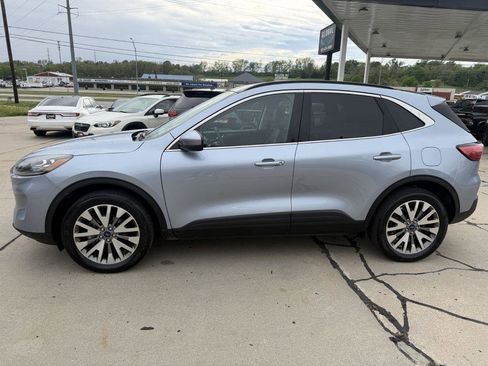 Used 2022 Ford Escape Titanium AWD/4WD image 4