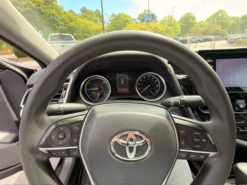 Used 2023 Toyota Camry LE image 4