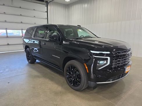 Used 2025 Chevrolet Suburban High Country AWD/4WD image 2