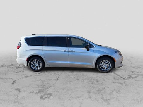 New 2026 Chrysler Voyager LX image 9