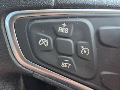 Used 2018 Chevrolet Equinox LS image 18