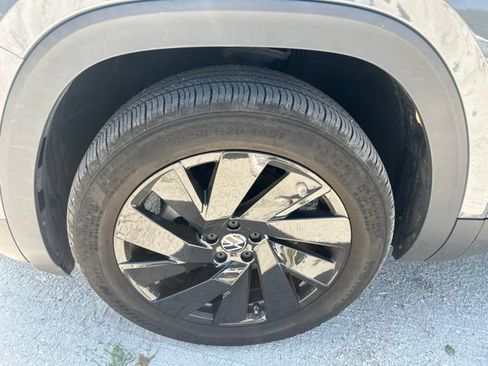 Used 2024 Volkswagen Atlas Cross Sport SE w/ Black Wheel Package FWD image 19